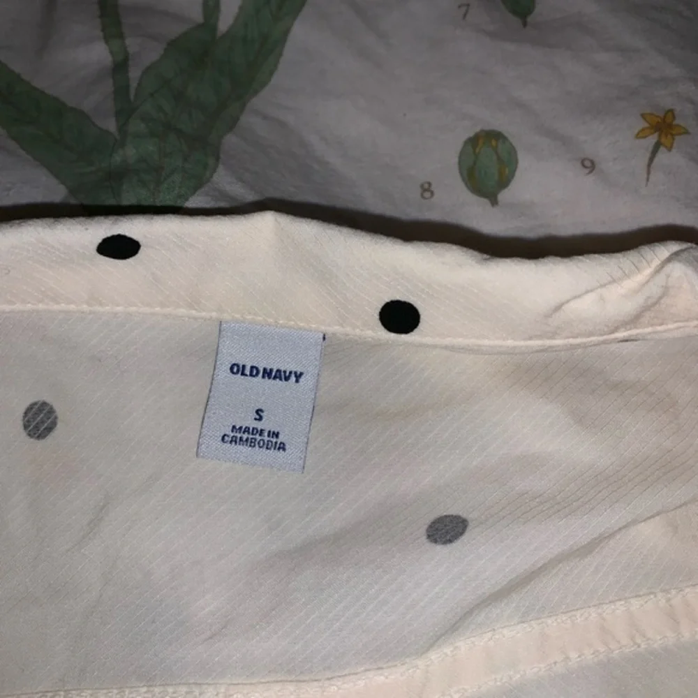 Old navy button up shirt